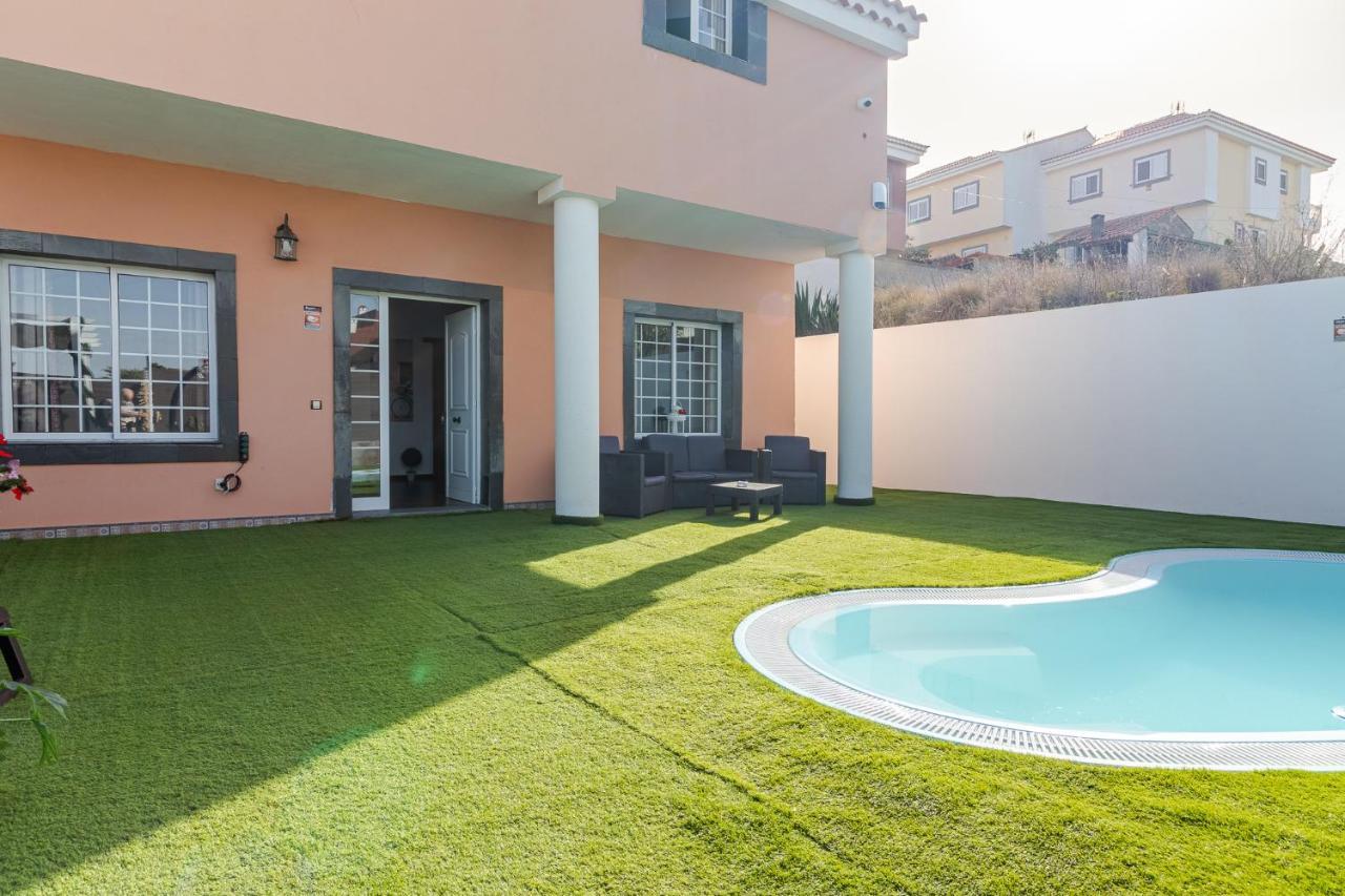 Samperez Piscina Jardin 5 12 Personas Holiday home *
